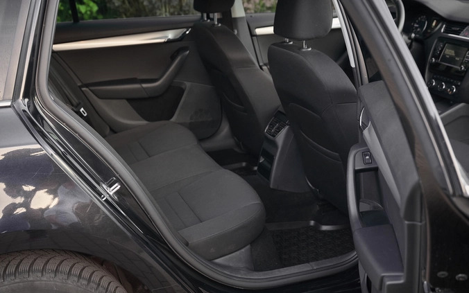Skoda Octavia cena 45500 przebieg: 232000, rok produkcji 2015 z Płock małe 781